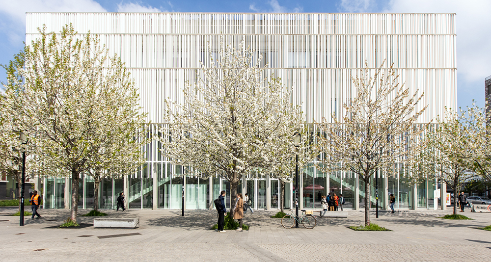 Photo du centre des colloques du Campus Condorcet en 2023